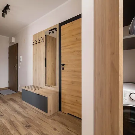 Comfortable With Parking & Balcony Ideal For Families By Nolcegi Renters * Katowice