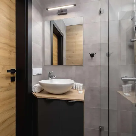 Comfortable With Parking & Balcony Ideal For Families By Nolcegi Renters *