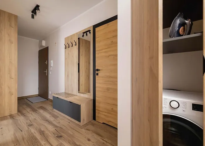 Comfortable With Parking & Balcony Ideal For Families By Nolcegi Renters * Катовице