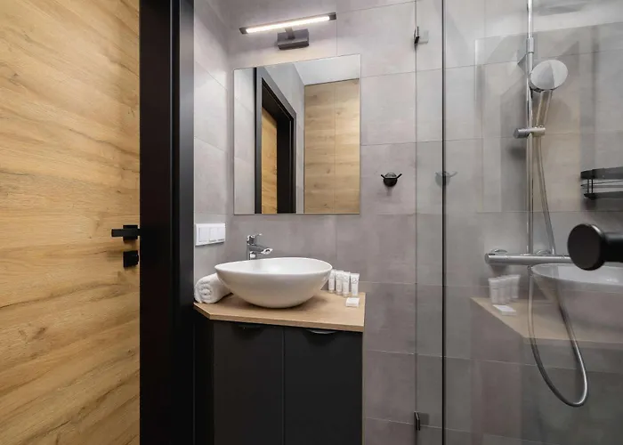 Comfortable With Parking & Balcony Ideal For Families By Nolcegi Renters *